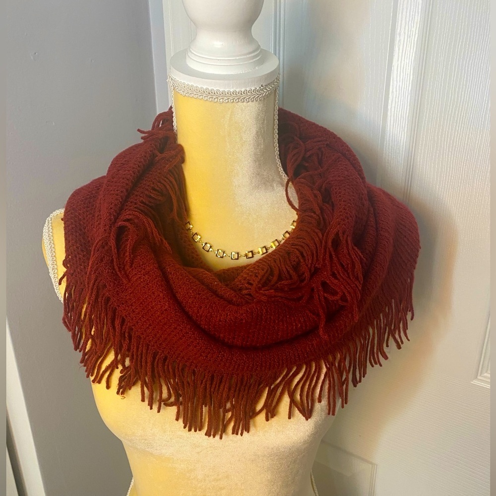NWT Burgundy fringed Infiniti scarf by International Concepts